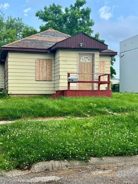 1017 Stocker Ave, Flint, MI 48503