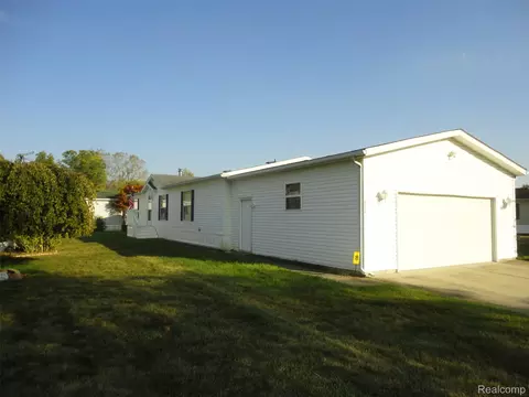 484 Lochgair St, Bedford, MI 48182