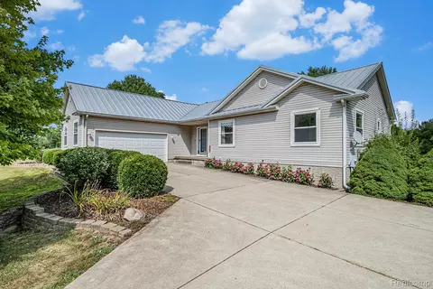 14413 Seymour Rd, Argentine, MI 48451