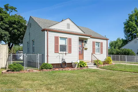 3742 Trumbull St, Trenton, MI 48183