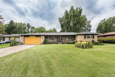 24129 Philip Dr, Southfield, MI 48075