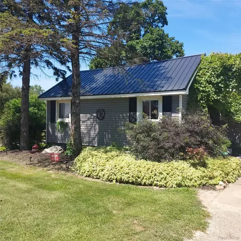 4481 Belford Rd, Holly, MI 48442