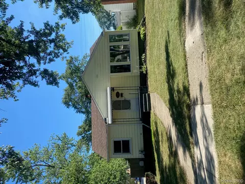 13631 Rosedale St, Southgate, MI 48195