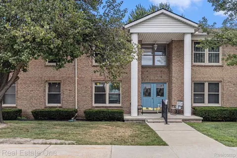 275 Maywood St #13, Marysville, MI 48040