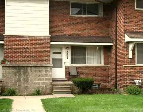 9737 Middlebelt Rd #12, Livonia, MI 48150