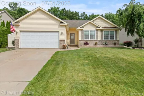 260 Willow Ln, Linden, MI 48451
