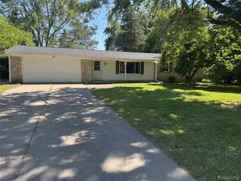 2434 E Cook Rd, Grand Blanc, MI 48439
