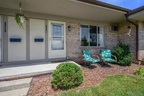 25351 Franklin Ter, South Lyon, MI 48178