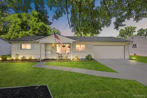 45481 Wakefield St, Shelby Township, MI 48317