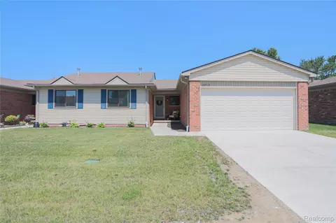 13717 Villa Pointe Dr, Warren, MI 48088