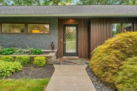 4115 Orchard Way, Bloomfield Hills, MI 48301