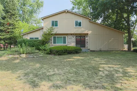 7014 Marco Dr, Waterford, MI 48327