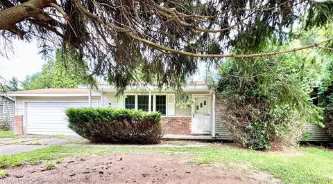 5435 Mancelona Dr, Grand Blanc, MI 48439