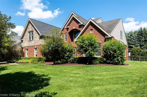 24942 Acorn Trl, Novi, MI 48374