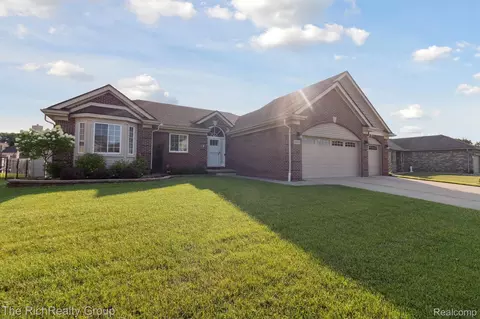 20149 Metzger Dr, Rockwood, MI 48173