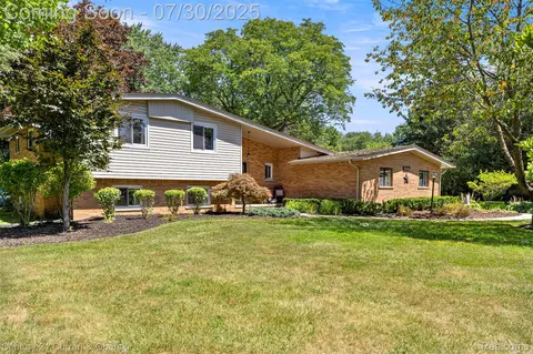 41950 Woodbrook Dr, Canton, MI 48188