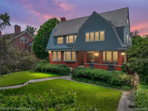 1027 Burns St, Detroit, MI 48214