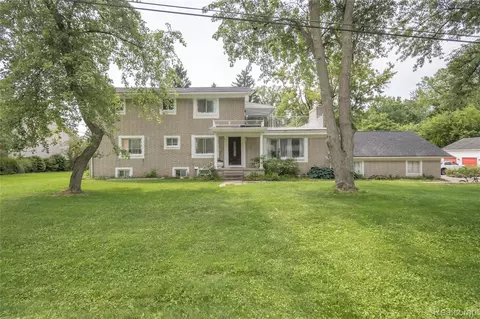 30853 Rockdale Ave, Farmington, MI 48336