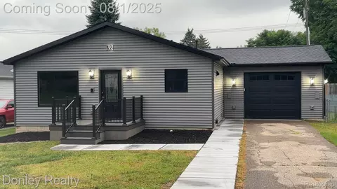 42 Hartley St, Lapeer, MI 48446