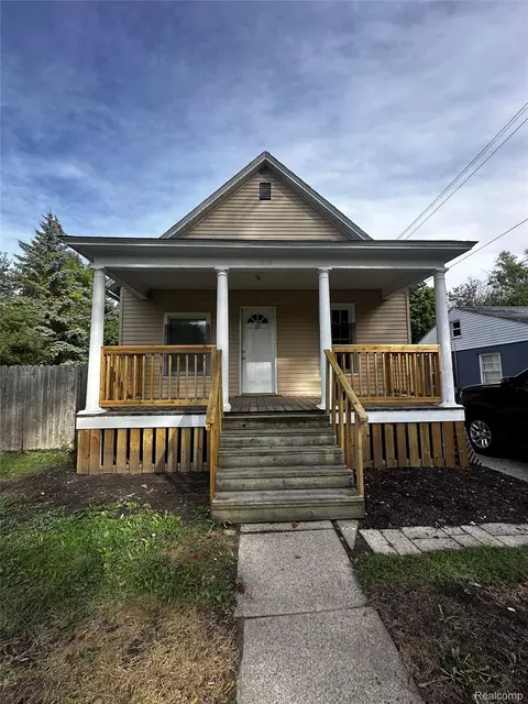 1818 N Woodbridge St, Saginaw, MI 48602