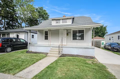 24924 Tuscany Ave, Eastpointe, MI 48021