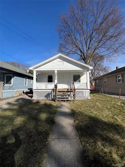 2272 Avon St, Saginaw, MI 48602