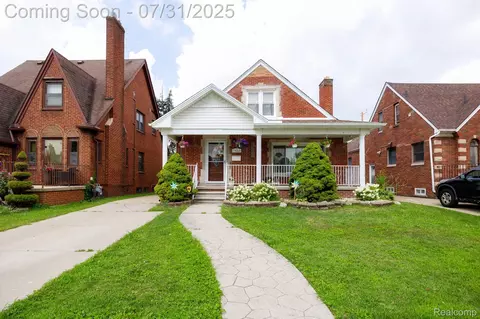 7833 W Morrow Cir, Dearborn, MI 48126