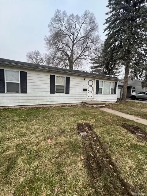 2517 Mackinaw St, Saginaw, MI 48602