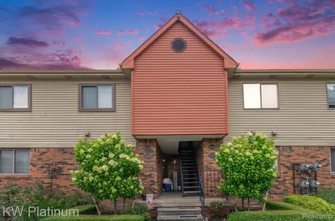 38600 Lanse Creuse St, Harrison, MI 48045