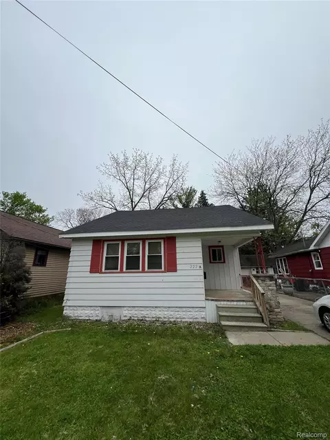 222 Borland Ct, Saginaw, MI 48602