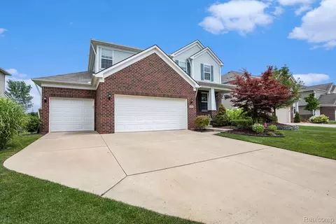30056 Macintosh Ln, Lyon, MI 48165
