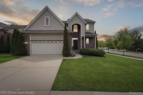 2163 Palmetto, Commerce, MI 48382