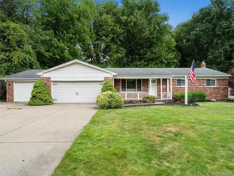 39488 Lanse Creuse St, Harrison, MI 48045