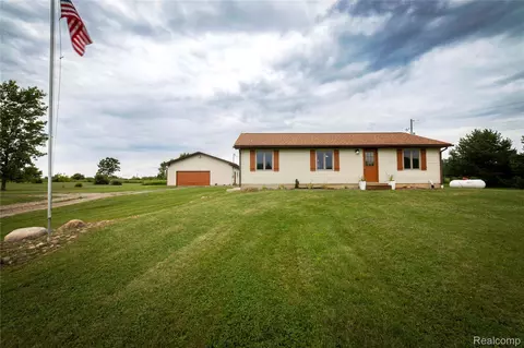 8410 Smith Rd, Argentine, MI 48436