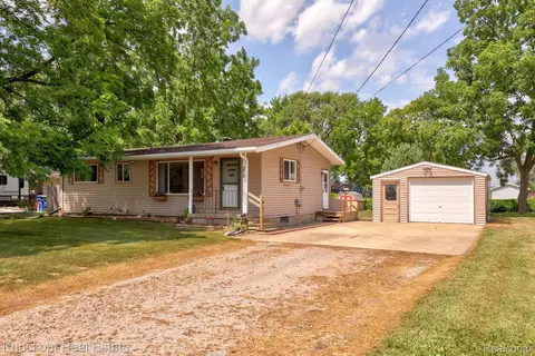4912 Hepburn Rd, Saginaw, MI 48603