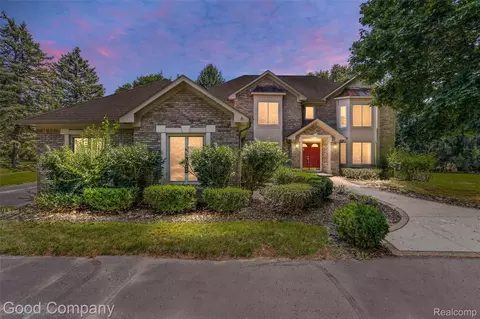 801 Shrewsbury Dr, Orion, MI 48348