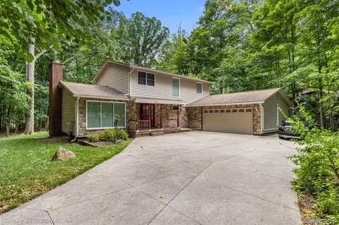 1511 Gracedale Dr, Rochester Hills, MI 48309