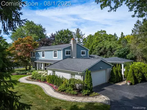 5624 Sutters Ln, Bloomfield Hills, MI 48301