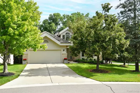 6536 Pleasant Lake Ct, West Bloomfield, MI 48322