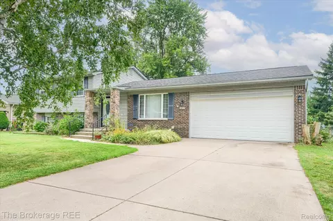 7412 New Hampshire Dr, Davison, MI 48423