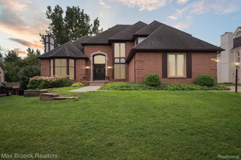 6722 Torybrooke Cir, West Bloomfield, MI 48323
