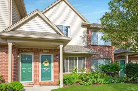 45507 Hidden View Ct, Utica, MI 48315