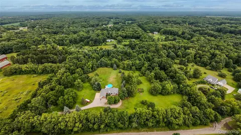 4536 Stoney Acres Ln, Highland, MI 48357