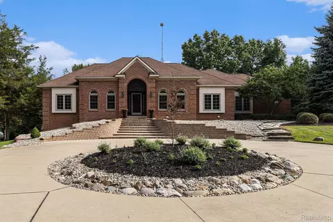 6439 Cohoctah Rd, Fenton, MI 48430