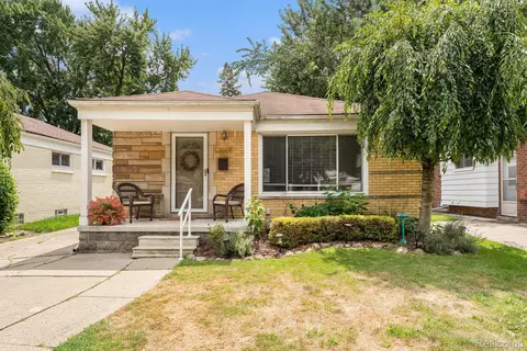 13661 Elgin St, Oak Park, MI 48237