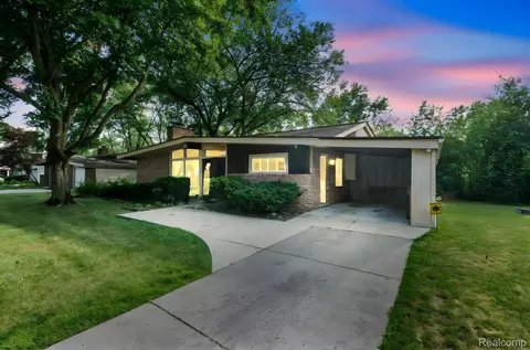 29645 Rock Creek Dr, Southfield, MI 48076