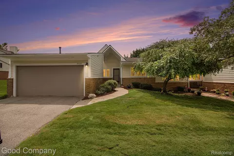 35185 Hillside Dr, Farmington, MI 48335