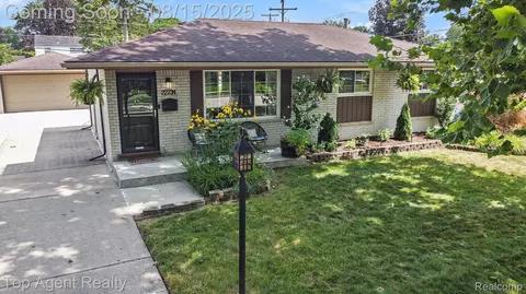 22734 Ashley St, Farmington Hills, MI 48336