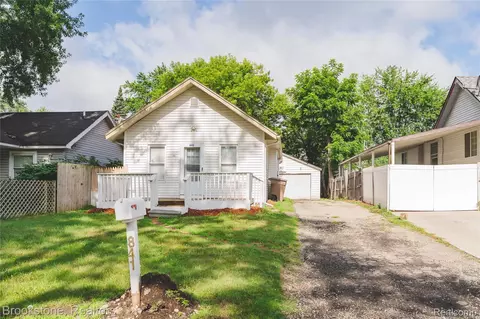 841 Orlando Ave, Pontiac, MI 48340