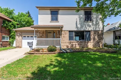 422 Clinton St, Wyandotte, MI 48192